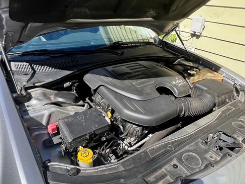 Used 2015 Chrysler 300 Limited RWD image 18