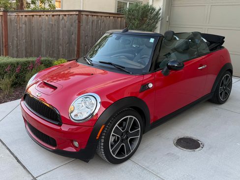 Used 2010 MINI Cooper S image 1