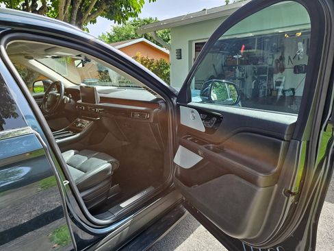 Used 2023 Lincoln Aviator Reserve w/ Equipment Group 201A RWD image 8