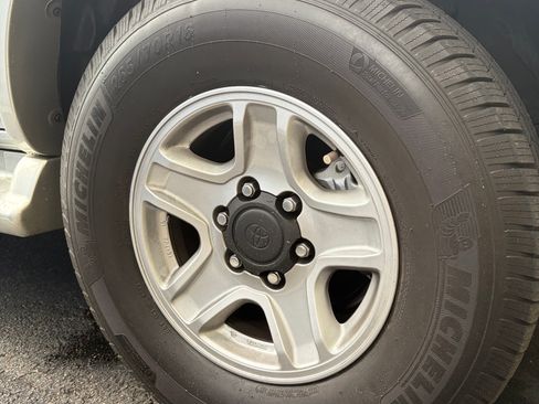 Used 2002 Toyota 4Runner SR5 RWD image 10