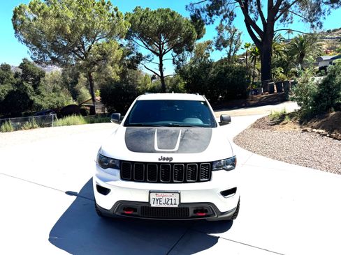 Used 2017 Jeep Grand Cherokee Trailhawk image 1