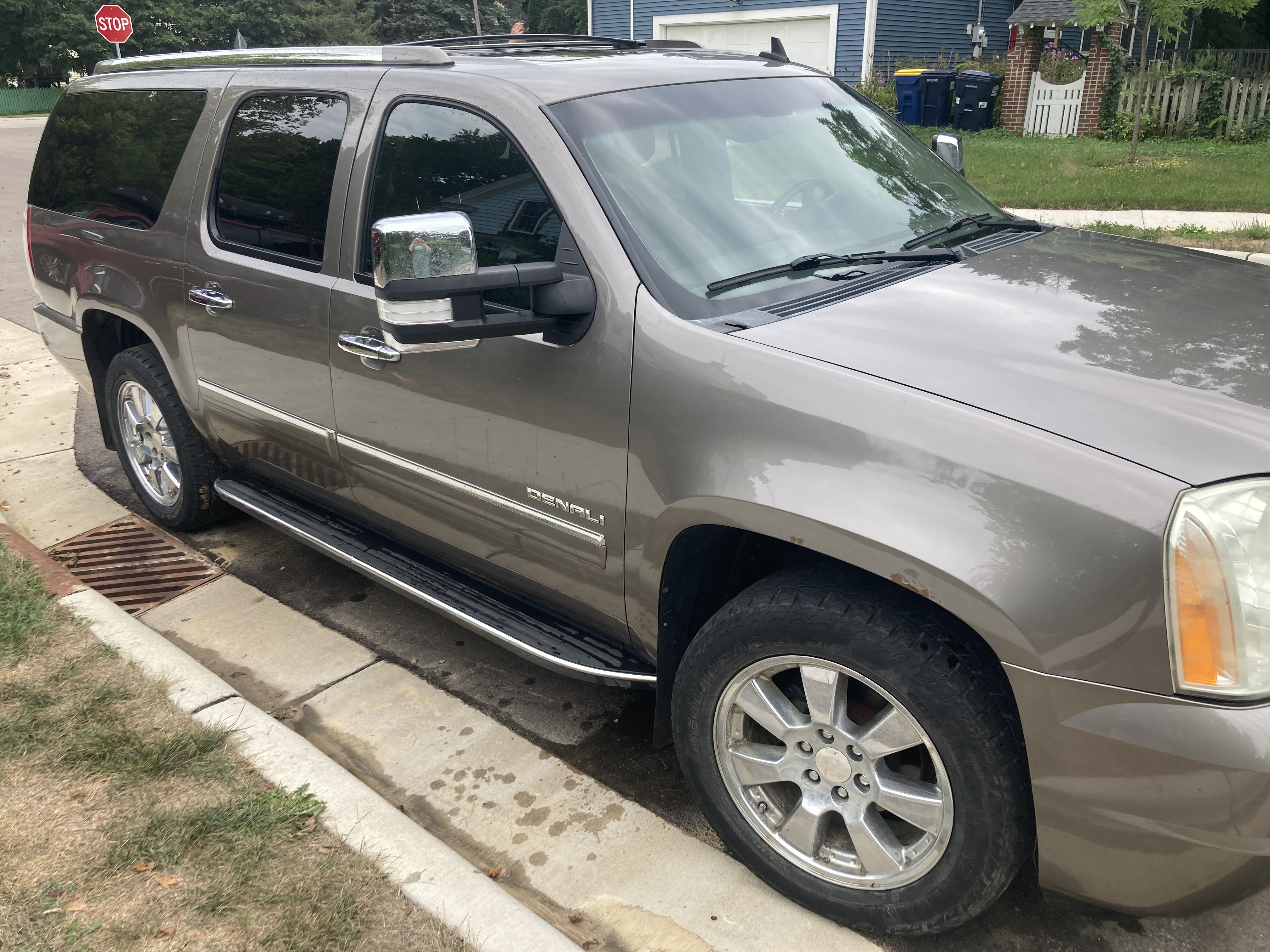 Used 2012 GMC Yukon XL Denali AWD/4WD image 5