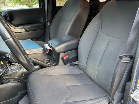 Used 2017 Jeep Wrangler Unlimited Sport image 13