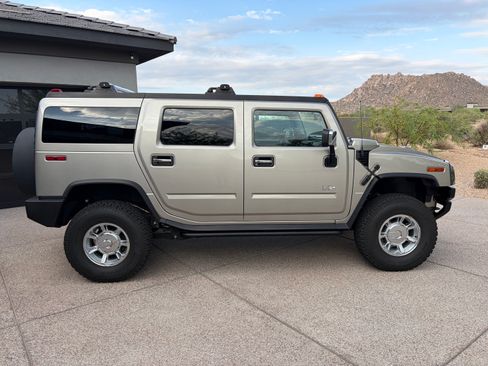 Used 2004 HUMMER H2 w/ Preferred Equipment Group AWD/4WD image 9