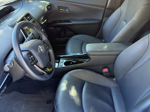 Used 2022 Toyota Prius XLE image 4