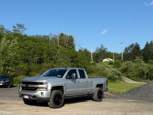 Used 2017 Chevrolet Silverado 1500 LT w/ All Star Edition AWD/4WD image 8