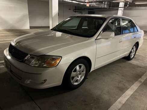 Used 2001 Toyota Avalon XL image 4