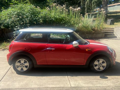 Used 2015 MINI Cooper 2-Door Hardtop image 4