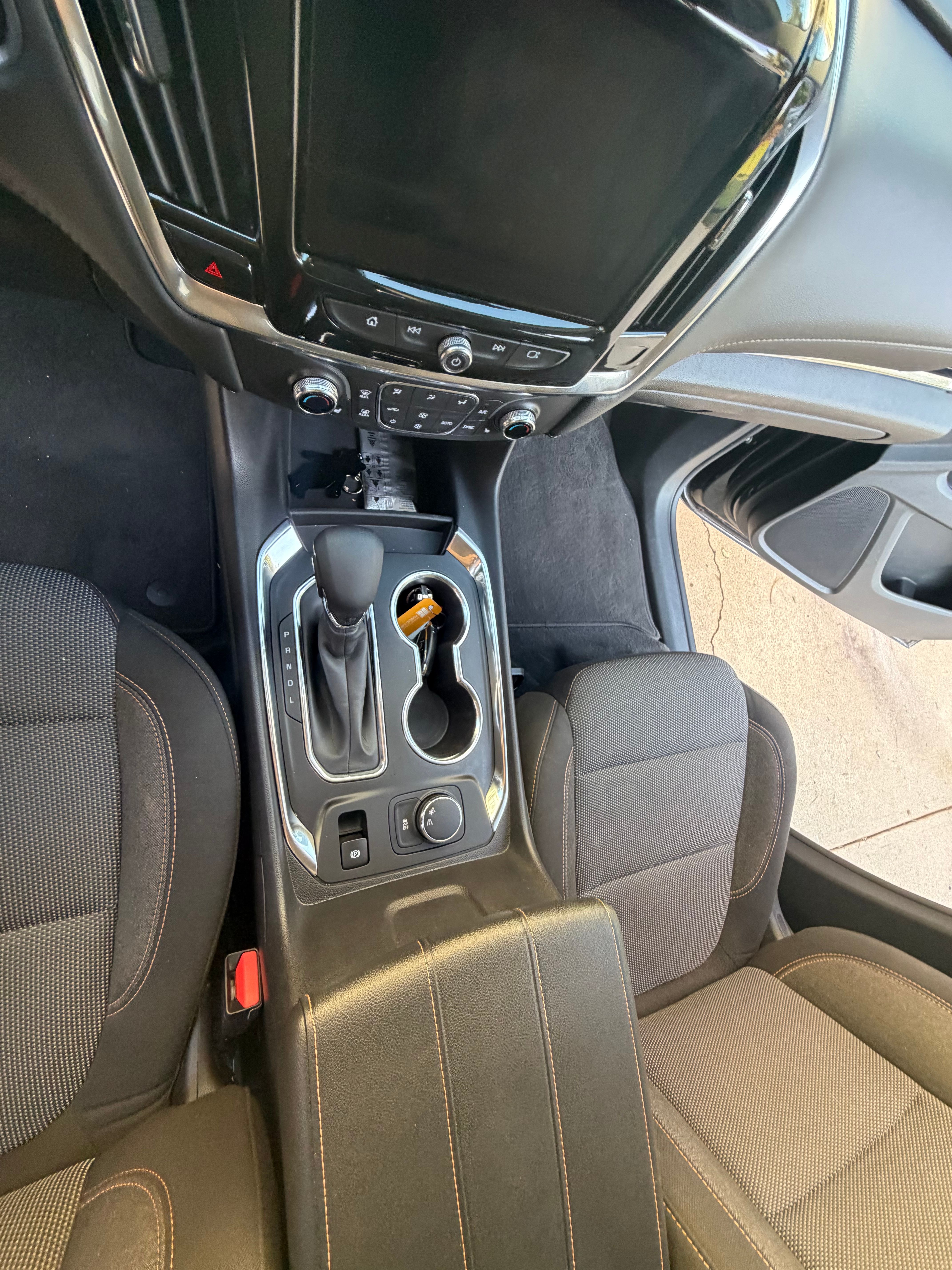 Used 2021 Chevrolet Traverse LT FWD image 19