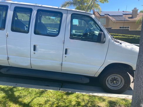 Used 2013 Ford E-350 and Econoline 350 XLT RWD image 6
