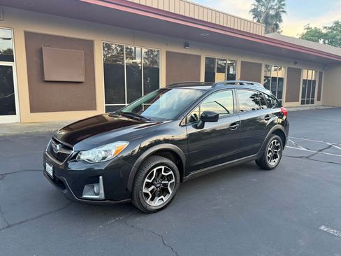 Used 2017 Subaru Crosstrek 2.0i Premium w/ Moonroof Package AWD/4WD image 1