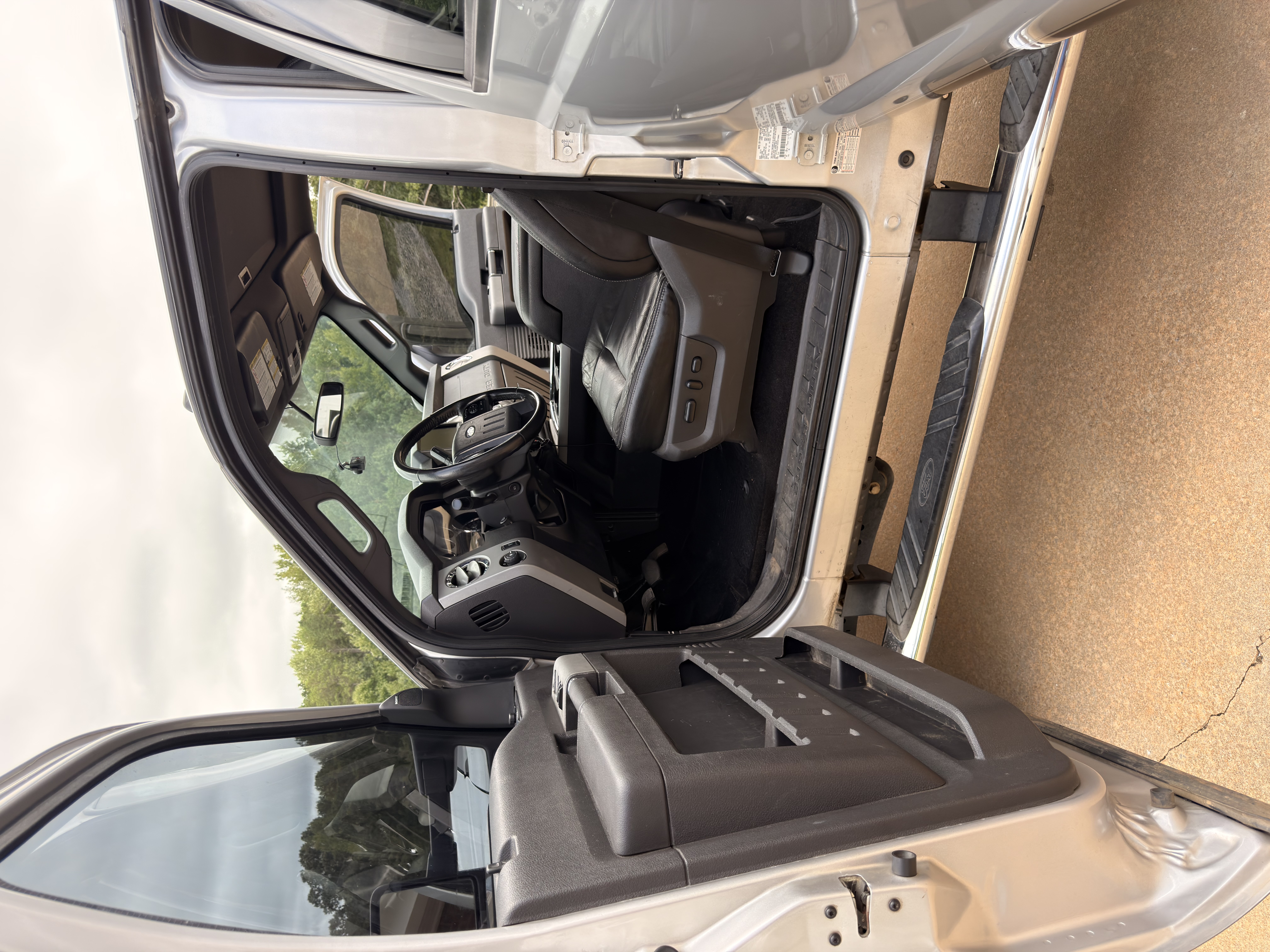 Used 2014 Ford F250 Lariat w/ Lariat Ultimate Package AWD/4WD image 13