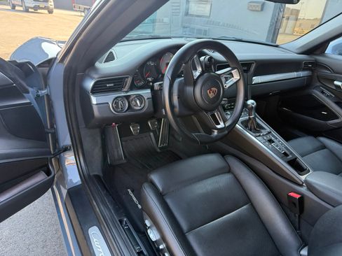 Used 2017 Porsche 911 Carrera S image 4