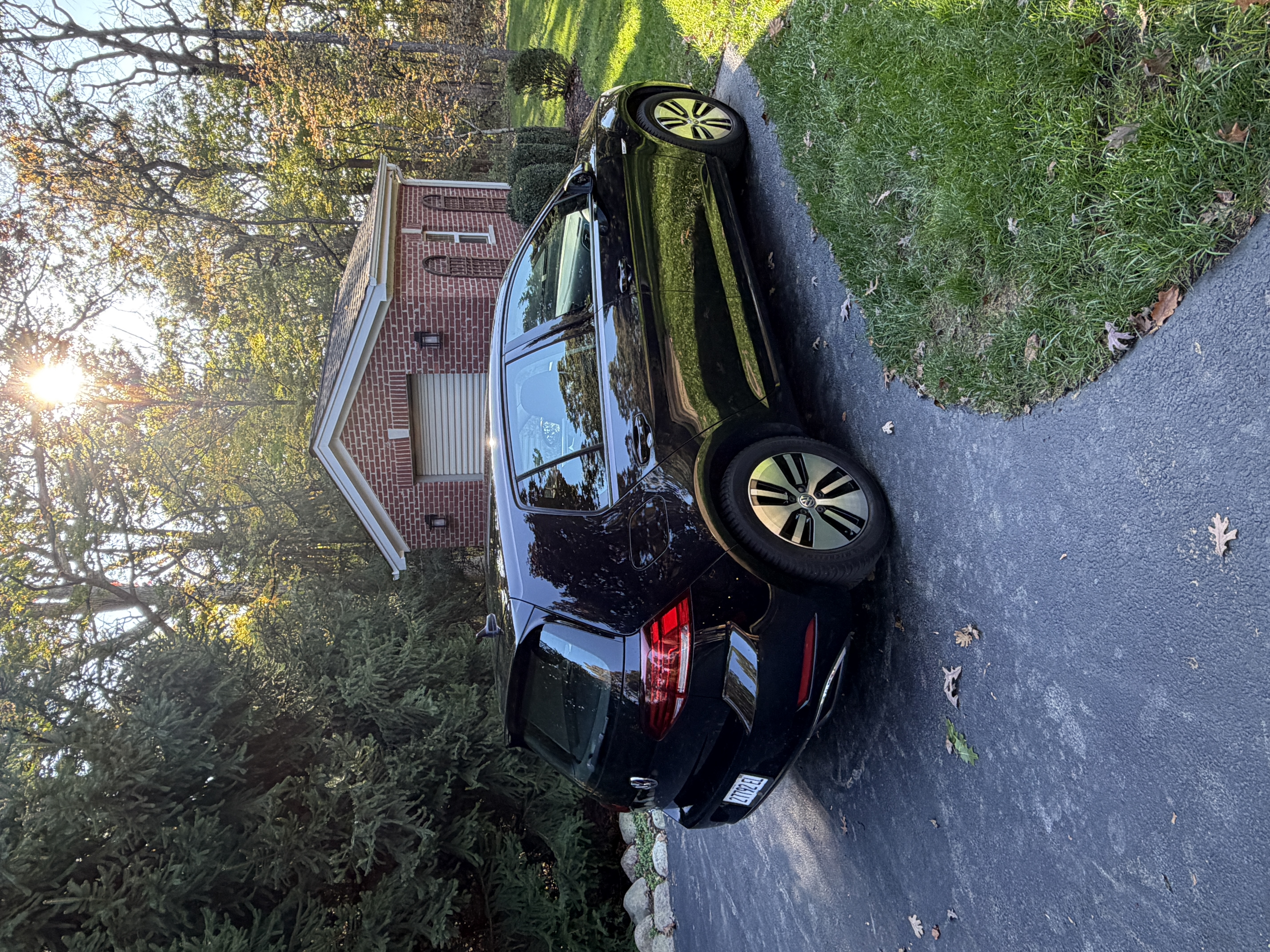 Used 2018 Volkswagen e-Golf SE w/ DC Fast Charging Package FWD image 8