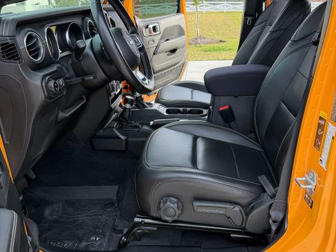 Used 2021 Jeep Gladiator Overland w/ Popular Equipment Package image 23