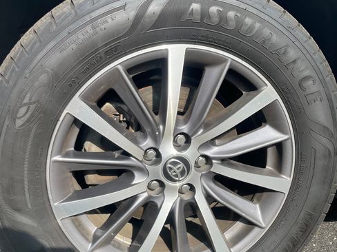 Used 2017 Toyota Highlander XLE image 15