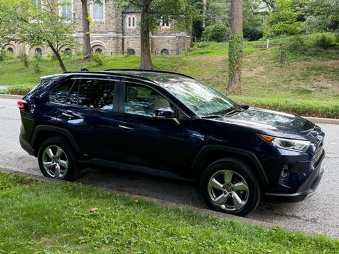 Used 2020 Toyota RAV4 Limited w/ Limited Grade Weather Package AWD/4WD image 2