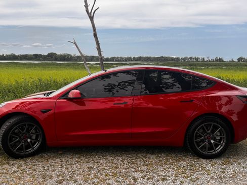 Used 2023 Tesla Model 3 Standard Range RWD image 1