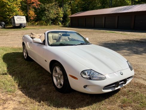 Used 1998 Jaguar XK8 Convertible image 4