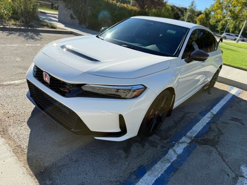 Used 2025 Honda Civic Type R image 2