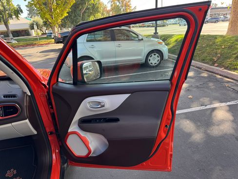 Used 2015 Jeep Renegade Latitude image 15