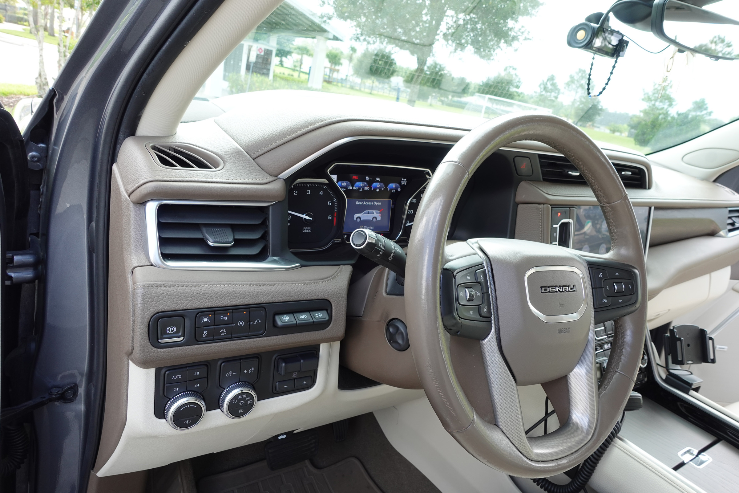 Used 2021 GMC Yukon Denali w/ Denali Ultimate Package AWD/4WD image 12
