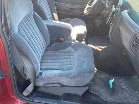 Used 2001 Chevrolet S10 Pickup LS w/ Preferred Equipment Group RWD image 28