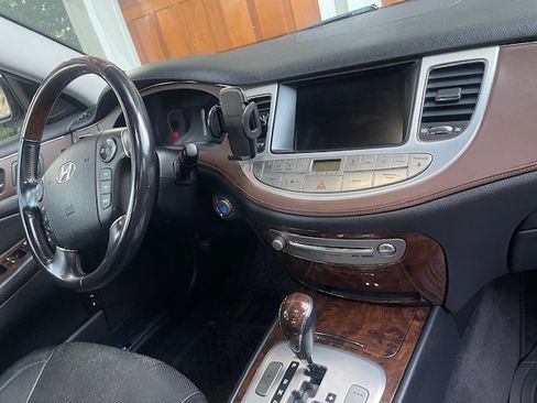 Used 2009 Hyundai Genesis 4.6 w/ Technology Pkg 5 image 14