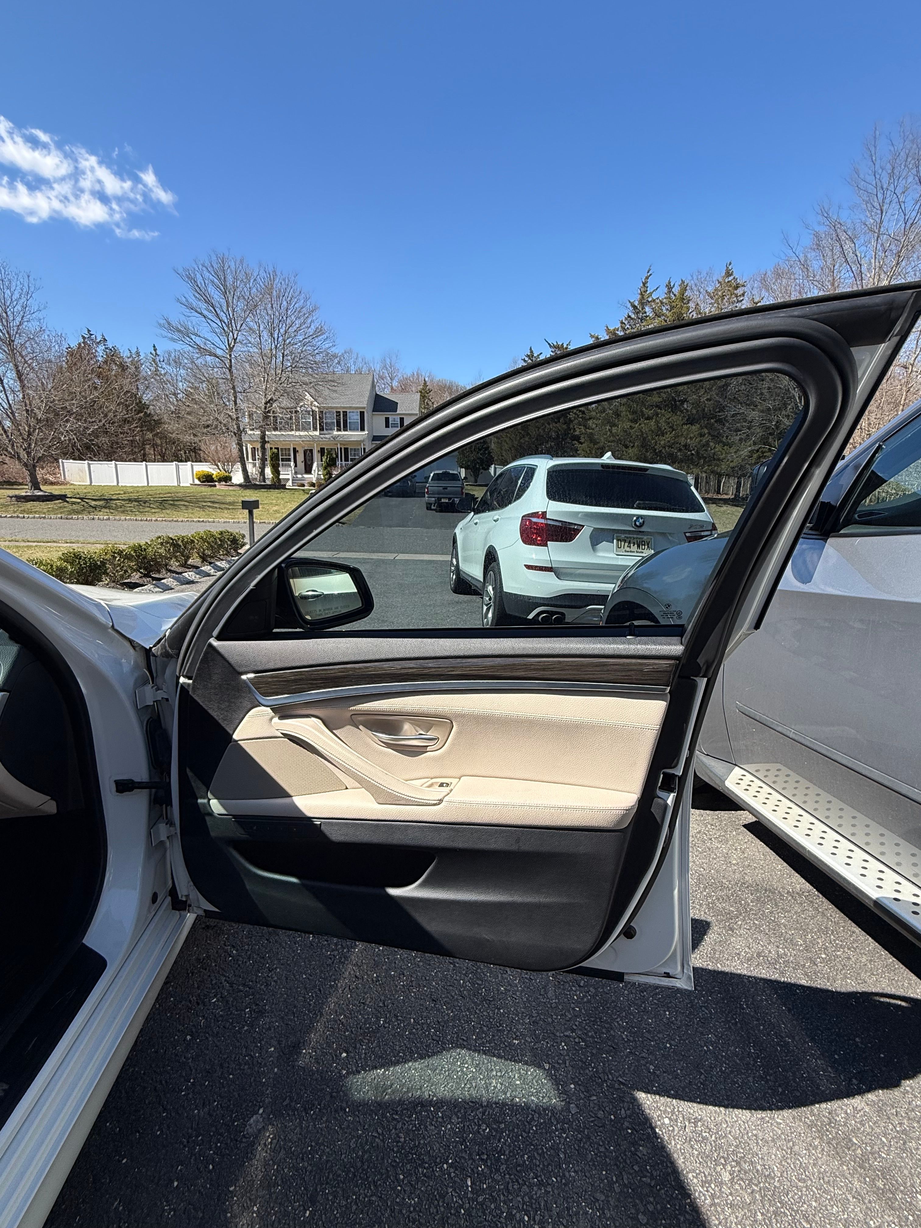 Used 2012 BMW 550i xDrive Sedan AWD/4WD image 9