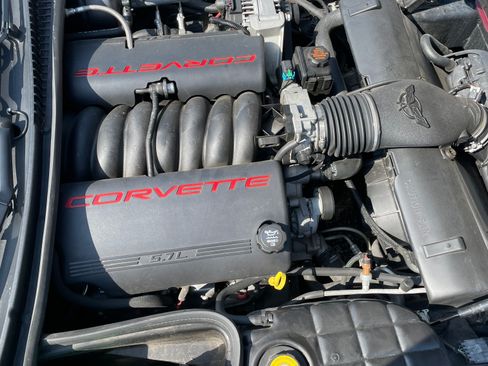 Used 2003 Chevrolet Corvette Coupe w/ Preferred Equipment Group RWD image 11