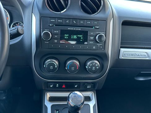 Used 2017 Jeep Compass Latitude image 14