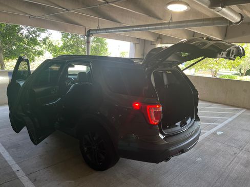Used 2018 Ford Explorer XLT w/ Equipment Group 202A FWD image 32