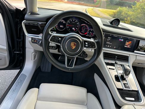 Used 2017 Porsche Panamera 4S AWD/4WD image 4