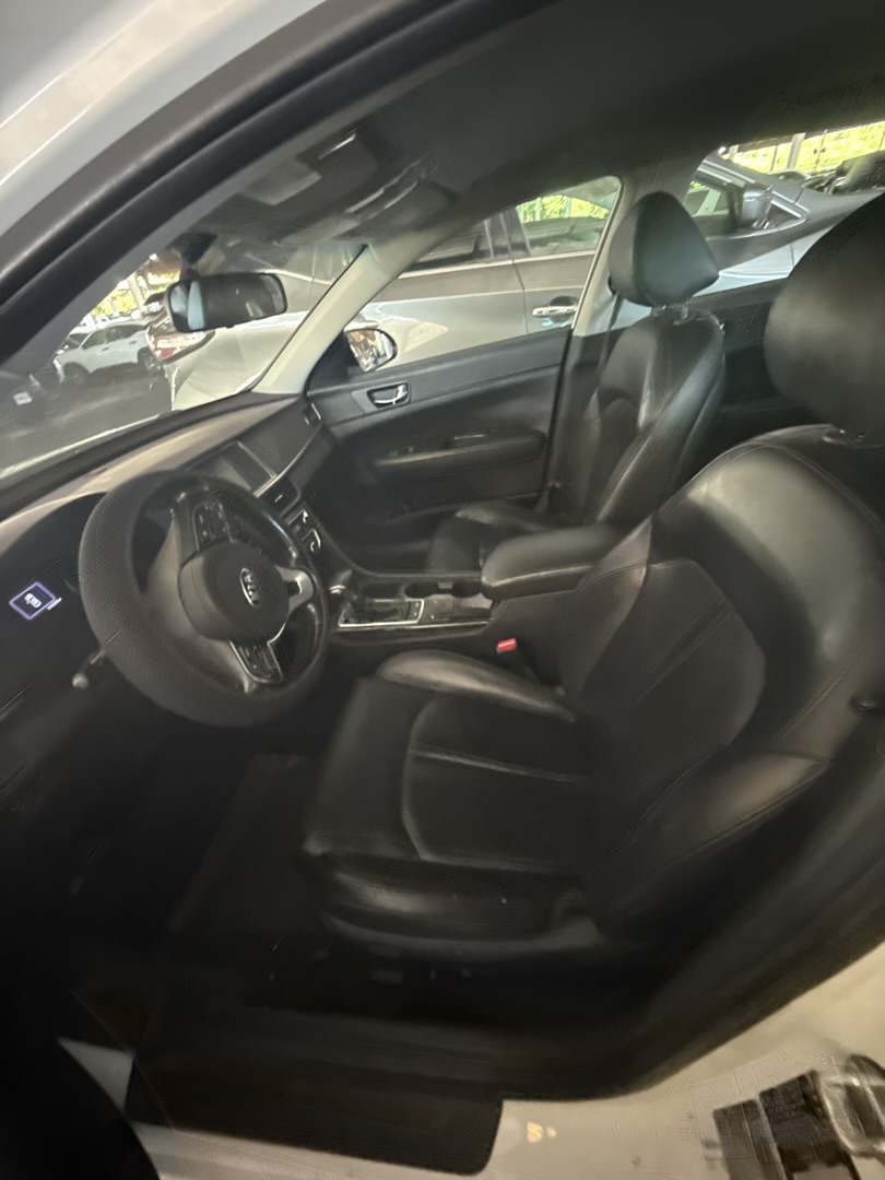 Used 2017 Kia Optima EX FWD image 2