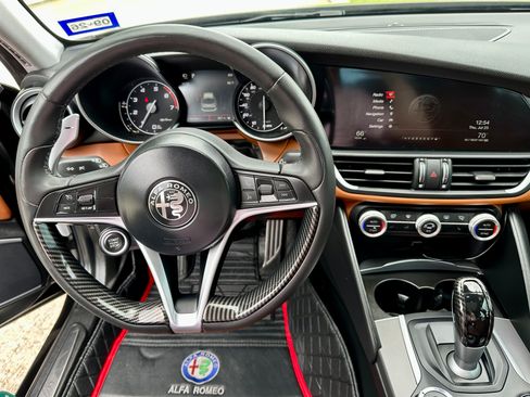 Used 2018 Alfa Romeo Giulia Ti Sport w/ Quick Order Package 22U Sport RWD image 17