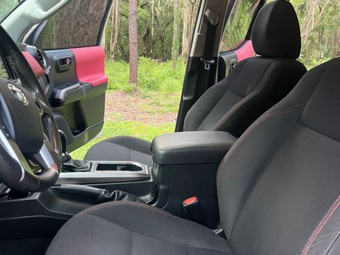 Used 2019 Toyota Tacoma SR5 RWD image 18