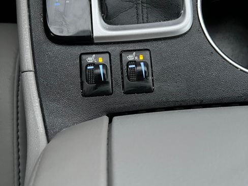 Used 2016 Toyota Highlander XLE image 17