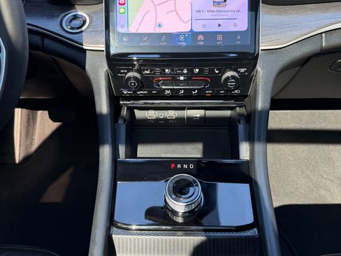 Used 2024 Jeep Grand Cherokee Limited w/ Luxury Tech Group II image 15