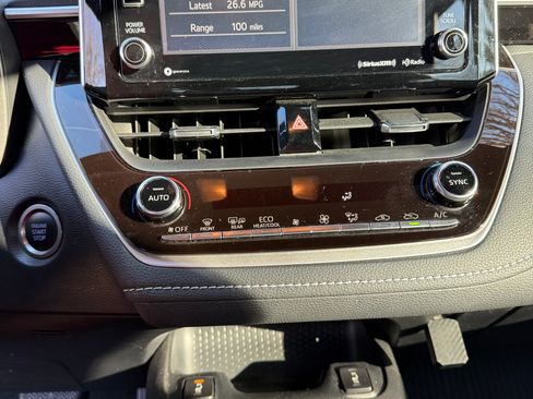 Used 2019 Toyota Corolla XSE image 9