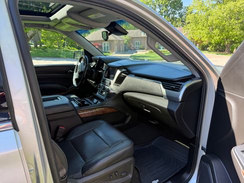 Used 2017 Chevrolet Suburban Premier AWD/4WD image 12