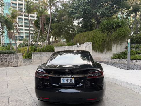 Used 2017 Tesla Model S 75 RWD image 5