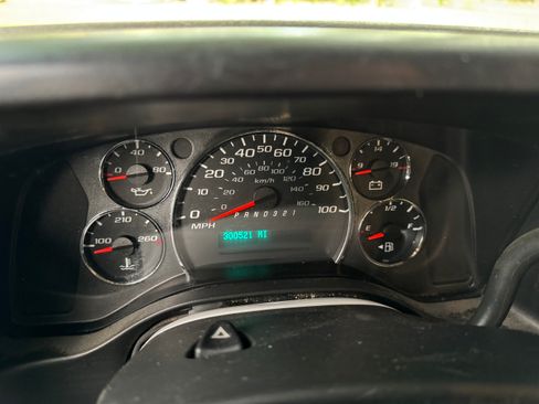 Used 2011 Chevrolet Express 1500 AWD w/ Power Package image 10