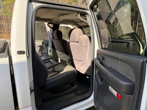 Used 2003 Chevrolet Silverado 3500 LT image 11