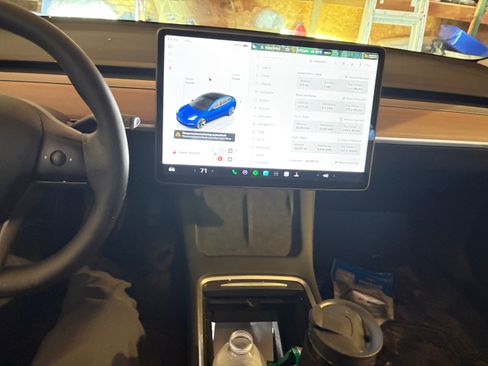 Used 2023 Tesla Model 3 Standard Range image 5