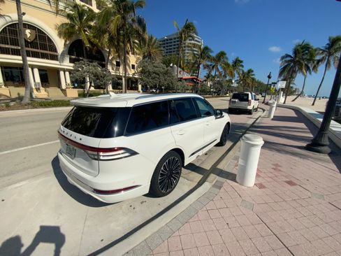 Used 2020 Lincoln Aviator Black Label w/ Class IV Trailer Tow Package AWD/4WD image 5
