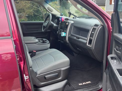 Used 2018 RAM 1500 Express w/ Express Value Package AWD/4WD image 9