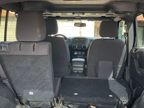 Used 2014 Jeep Wrangler Unlimited Sport w/ Quick Order Package 23S AWD/4WD image 8