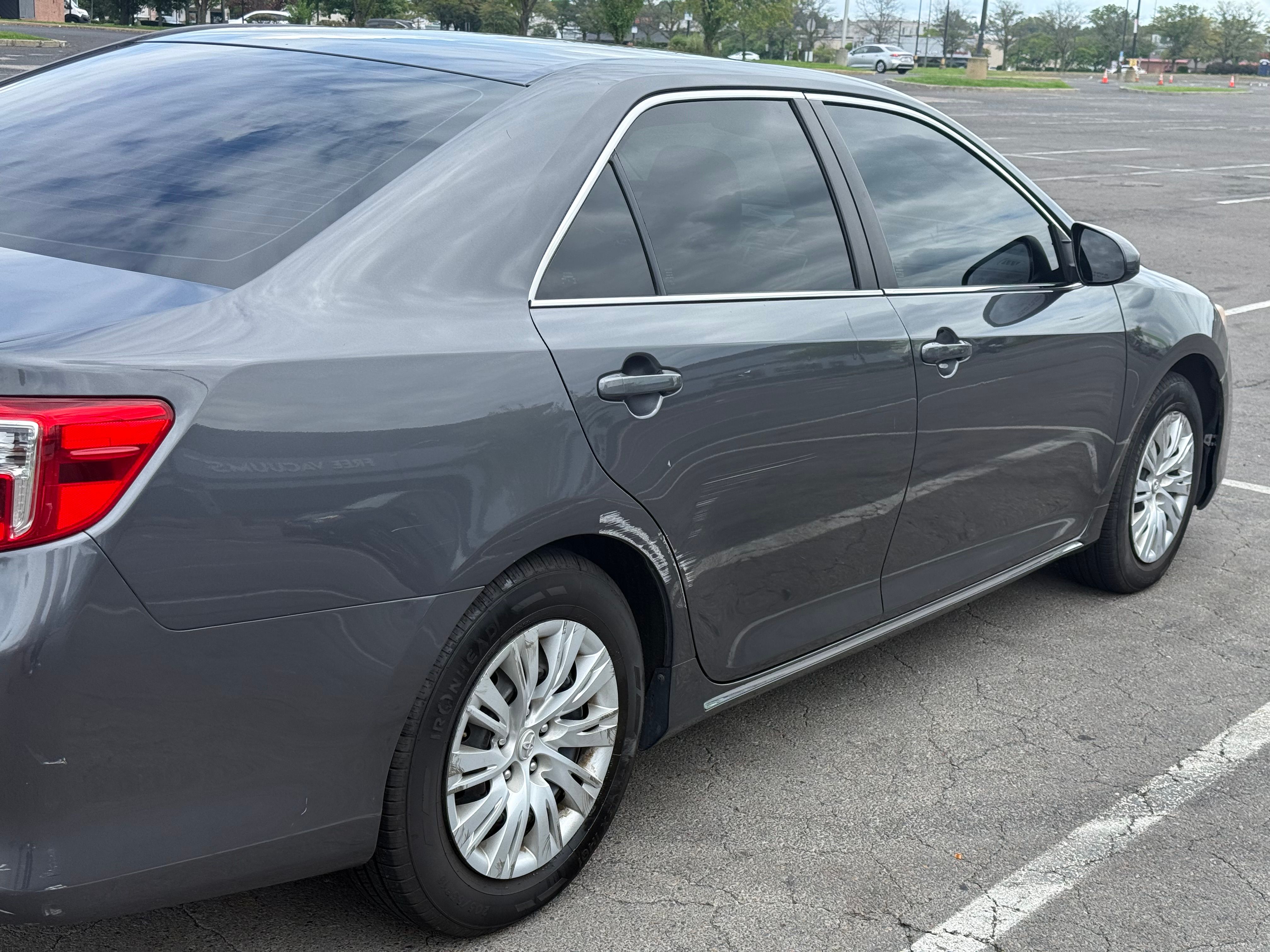 Used 2012 Toyota Camry LE FWD image 5