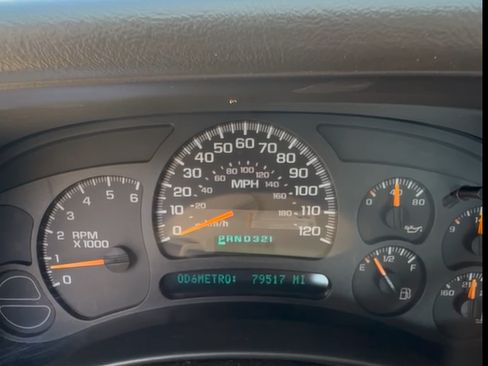 Used 2005 Chevrolet Avalanche LS w/ Onstar Plus Package RWD image 5