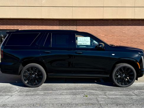 Used 2026 Cadillac Escalade Platinum Sport w/ LPO, ONYX Package image 4